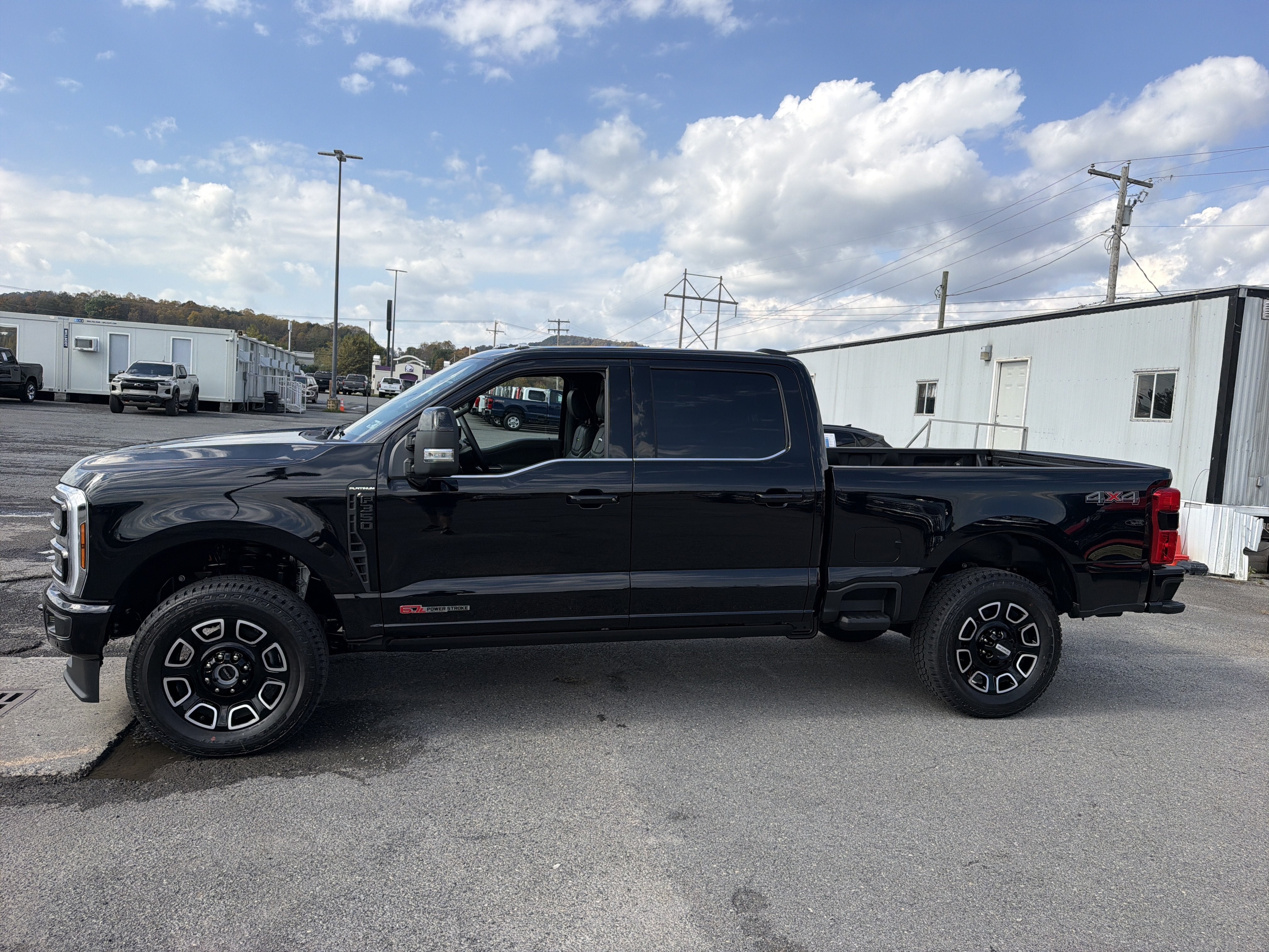 2027 Ford Super Duty F-350 SRW Platinum