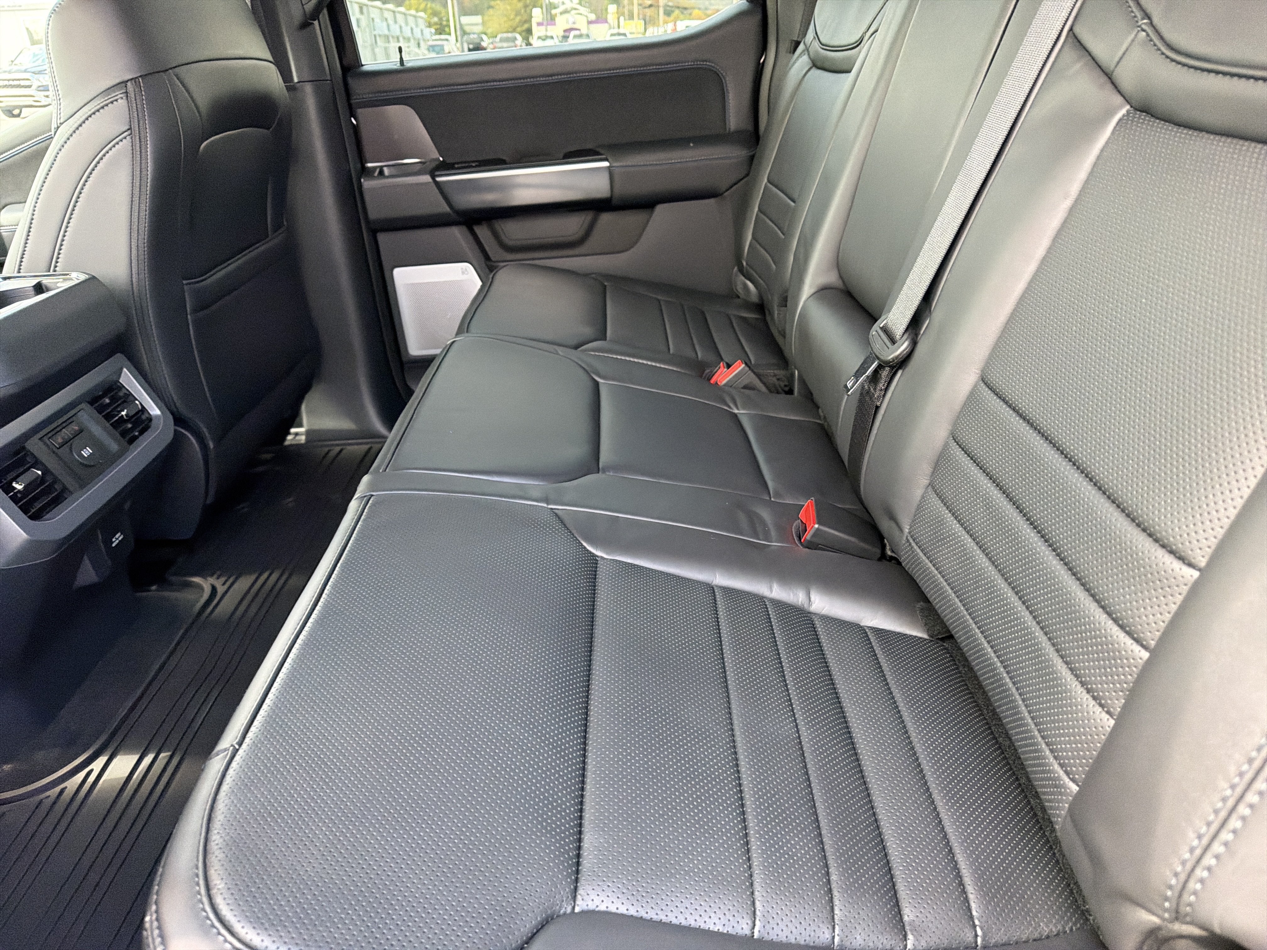 2027 Ford Super Duty F-350 SRW Platinum