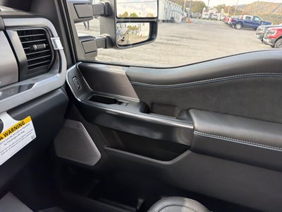 2027 Ford Super Duty F-350 SRW Platinum