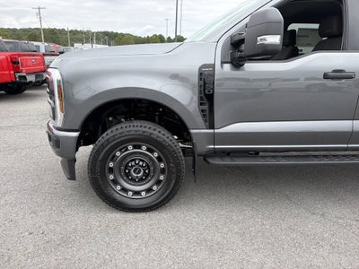 2027 Ford Super Duty F-350 SRW XLT