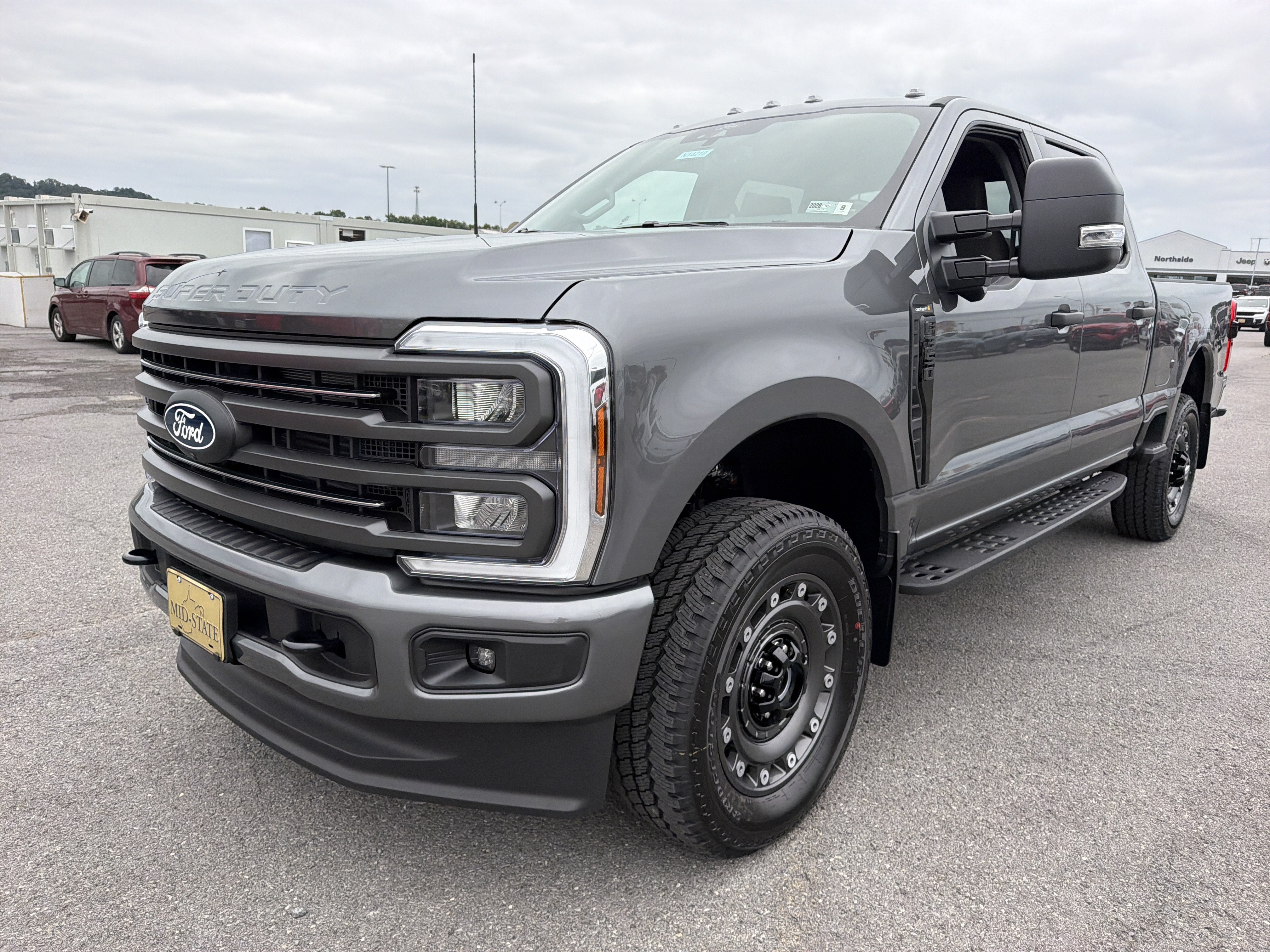 2027 Ford Super Duty F-350 SRW XLT