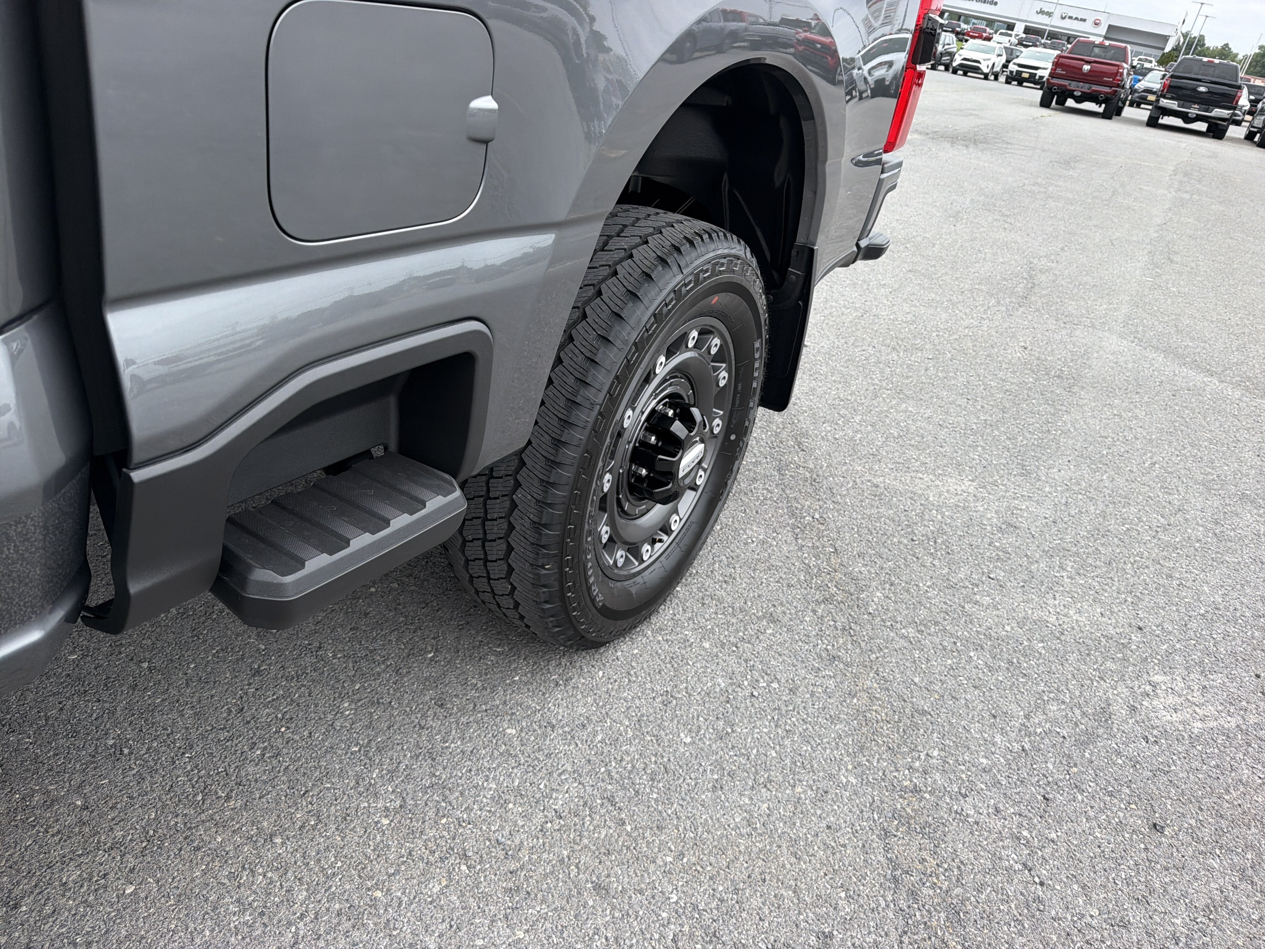 2027 Ford Super Duty F-350 SRW XLT