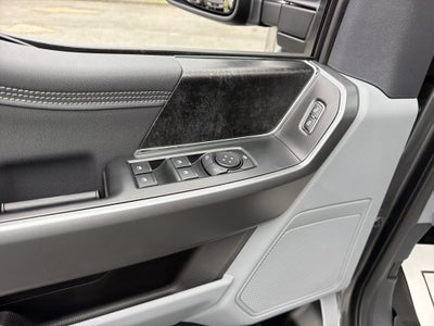 2027 Ford Super Duty F-350 SRW XLT
