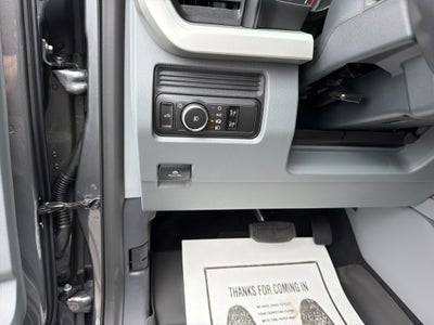 2027 Ford Super Duty F-350 SRW XLT