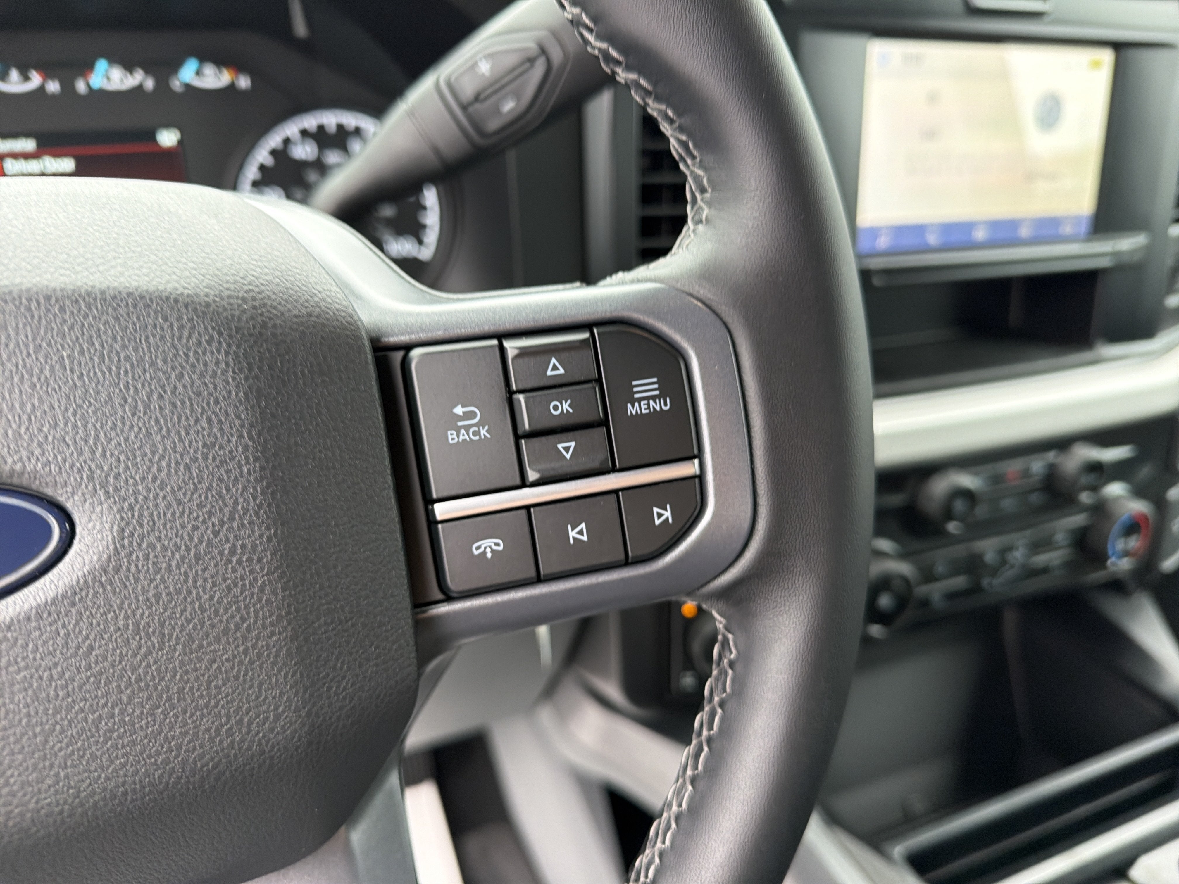 2027 Ford Super Duty F-350 SRW XLT