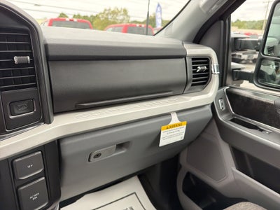 2027 Ford Super Duty F-350 SRW XLT
