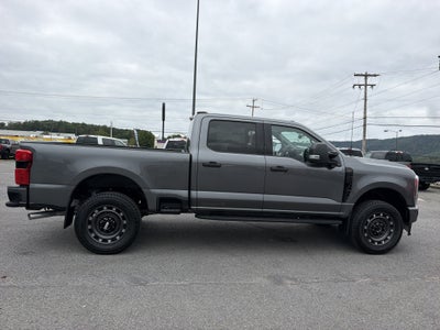 2027 Ford Super Duty F-350 SRW XLT