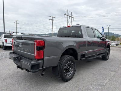 2027 Ford Super Duty F-350 SRW XLT