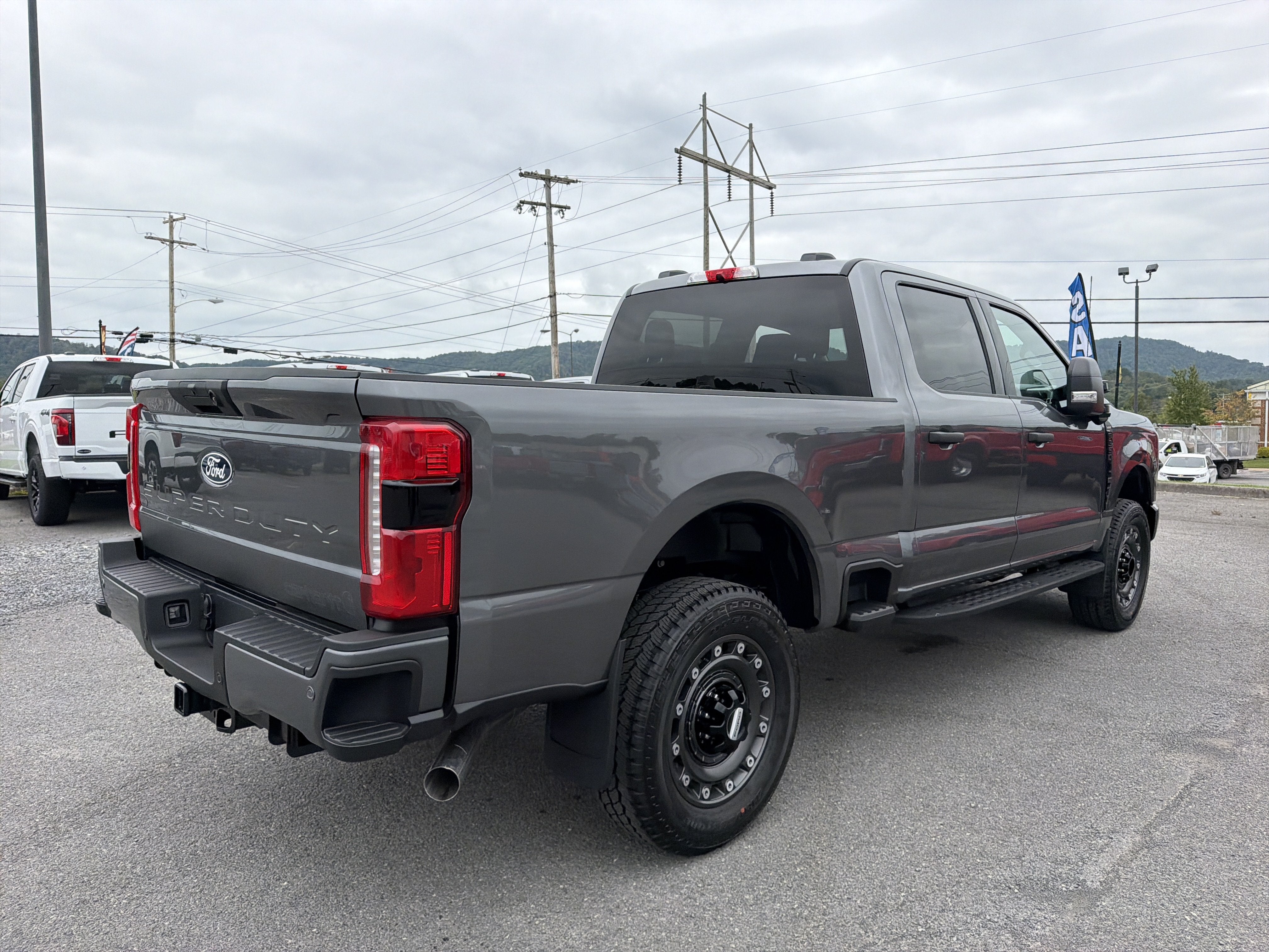 2027 Ford Super Duty F-350 SRW XLT