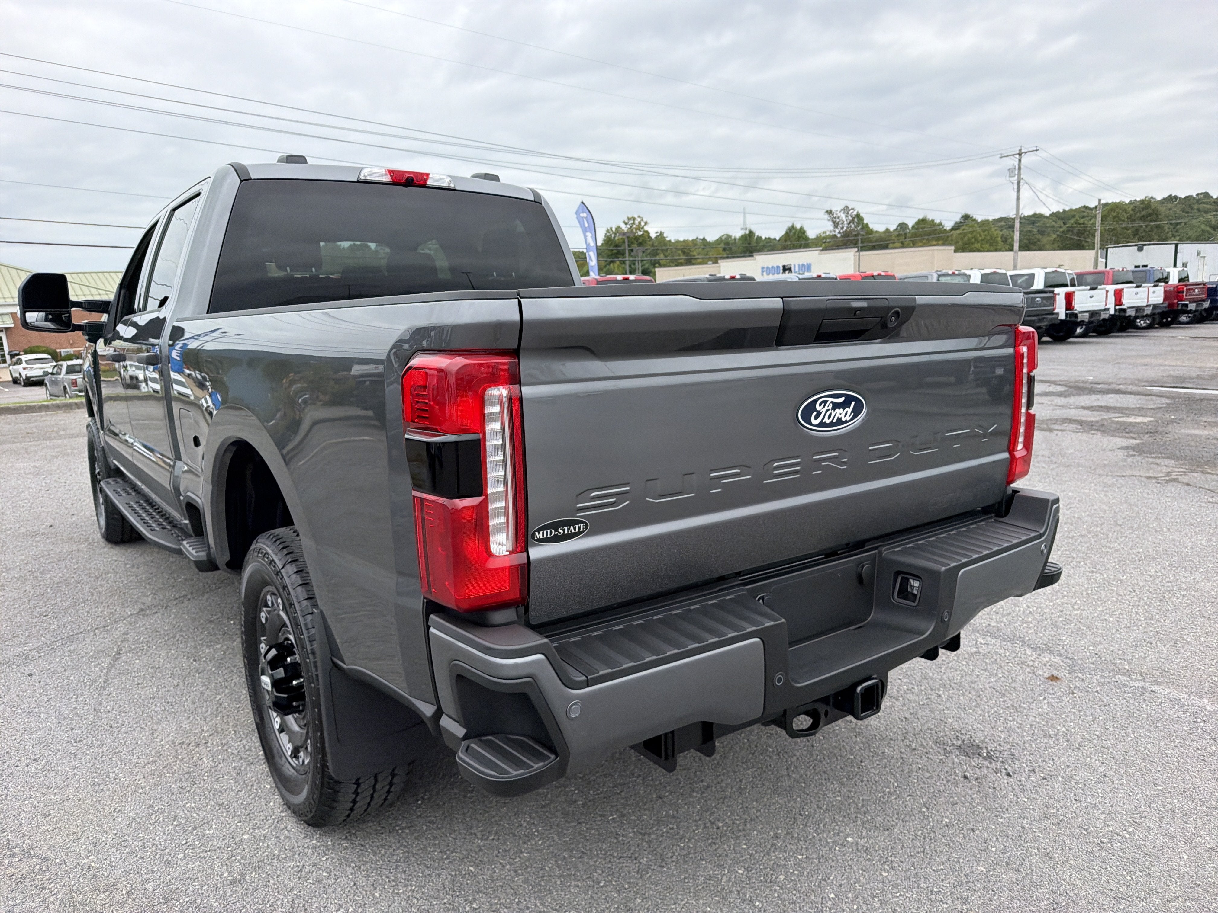 2027 Ford Super Duty F-350 SRW XLT