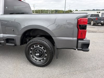 2027 Ford Super Duty F-350 SRW XLT