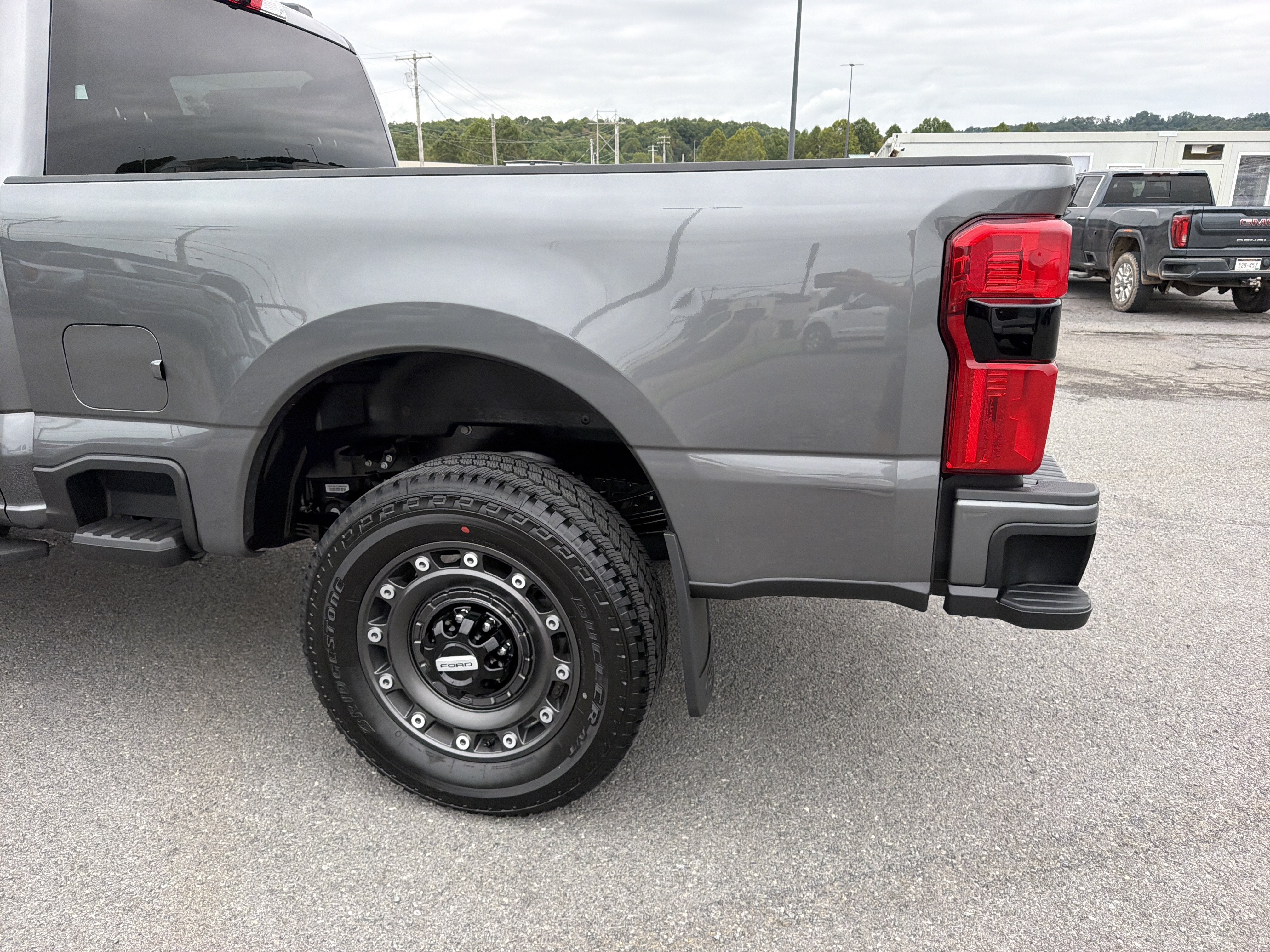 2027 Ford Super Duty F-350 SRW XLT