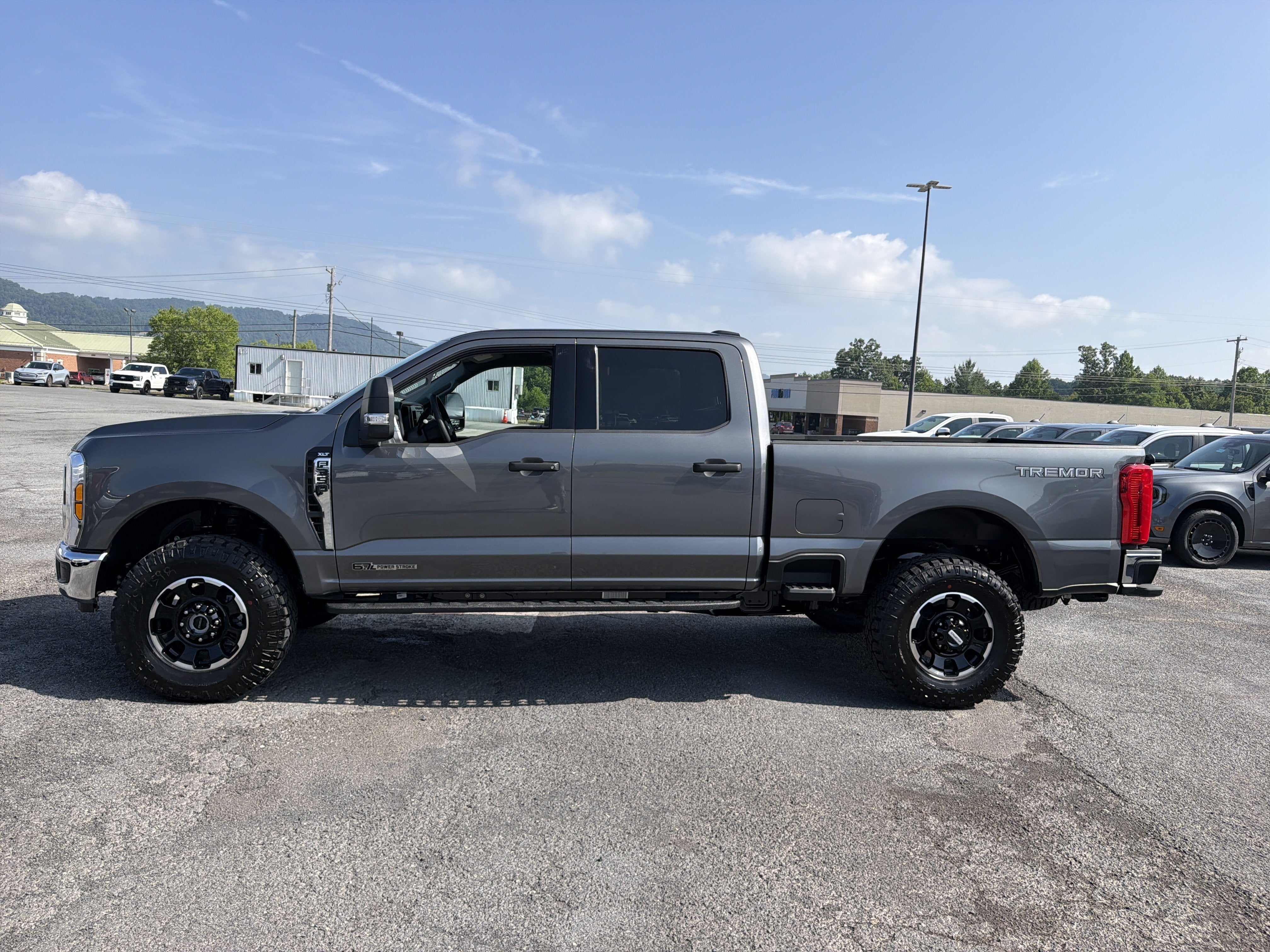 2026 Ford Super Duty F-350 SRW XLT