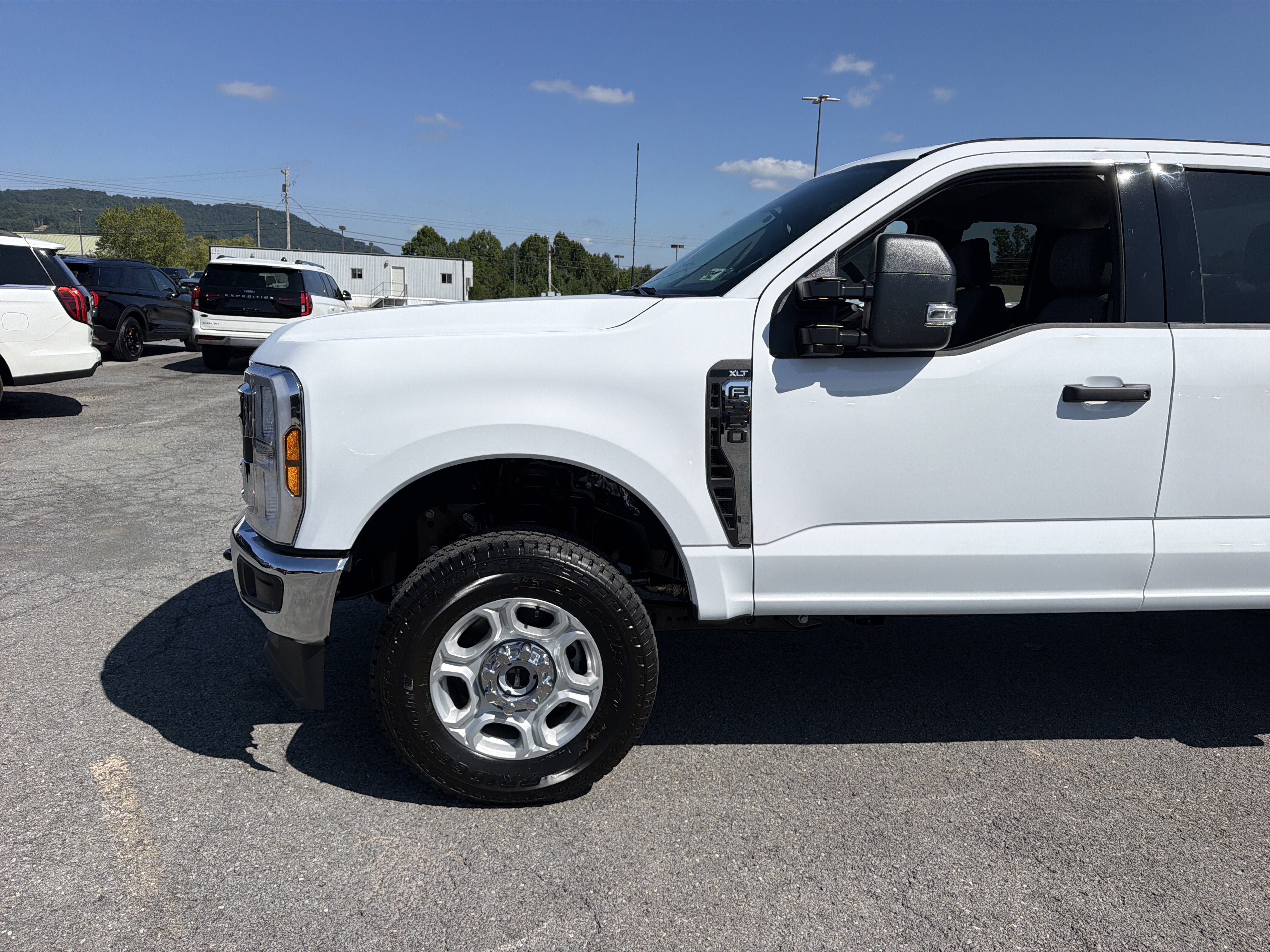2026 Ford Super Duty F-350 SRW XLT