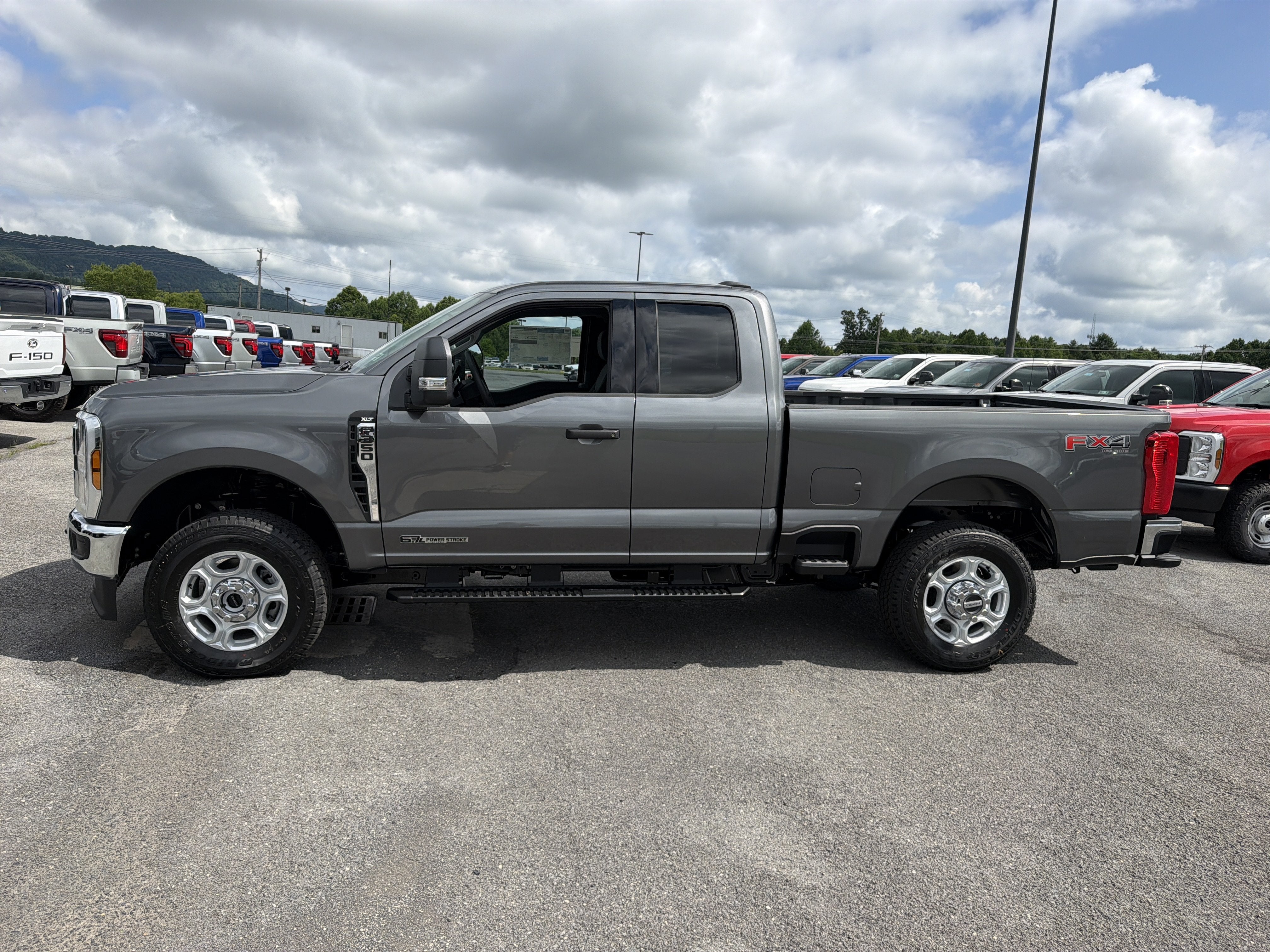 2026 Ford Super Duty F-350 SRW XLT