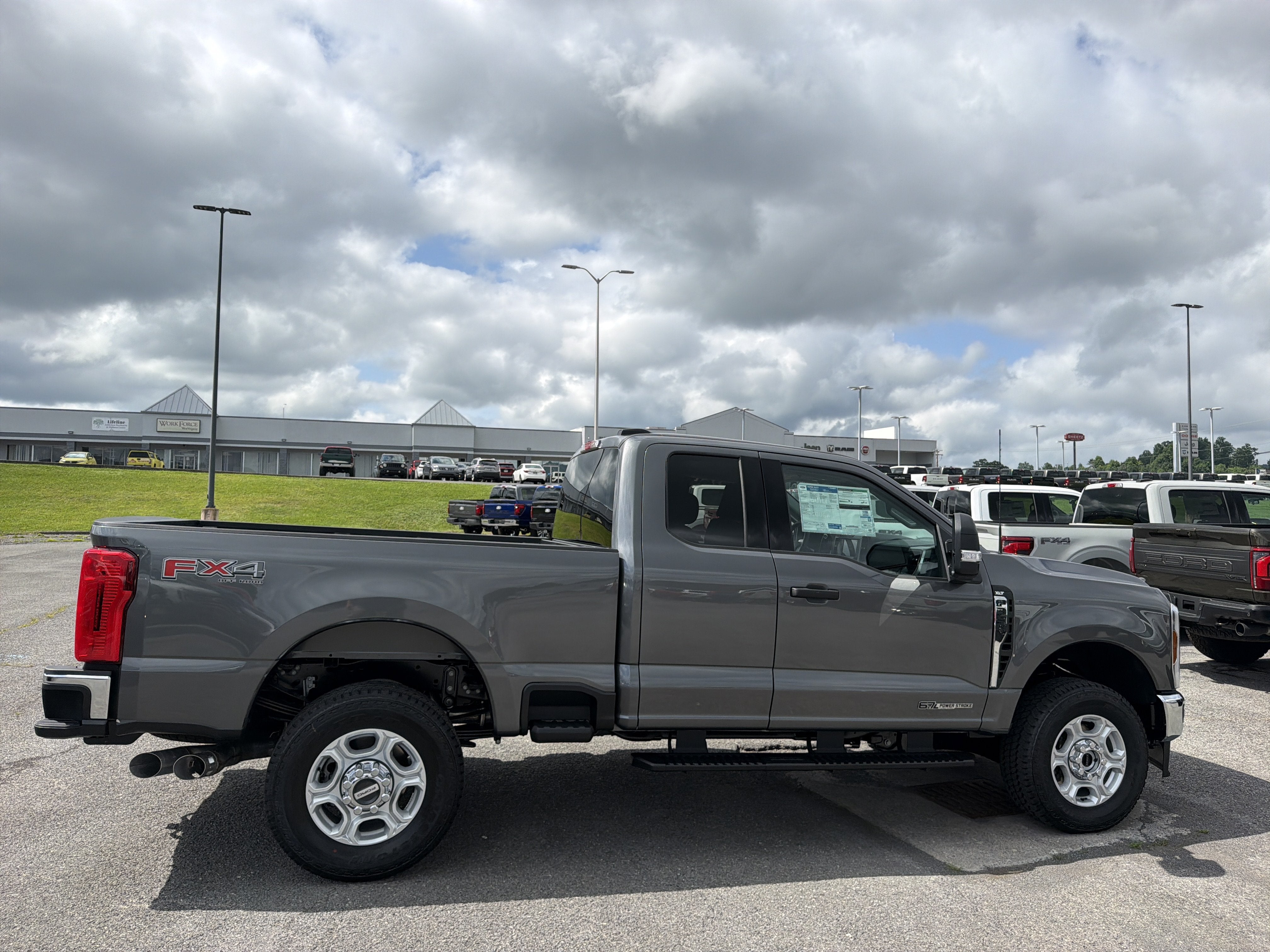 2026 Ford Super Duty F-350 SRW XLT