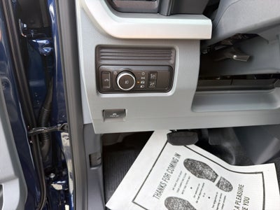 2027 Ford Super Duty F-350 SRW XLT
