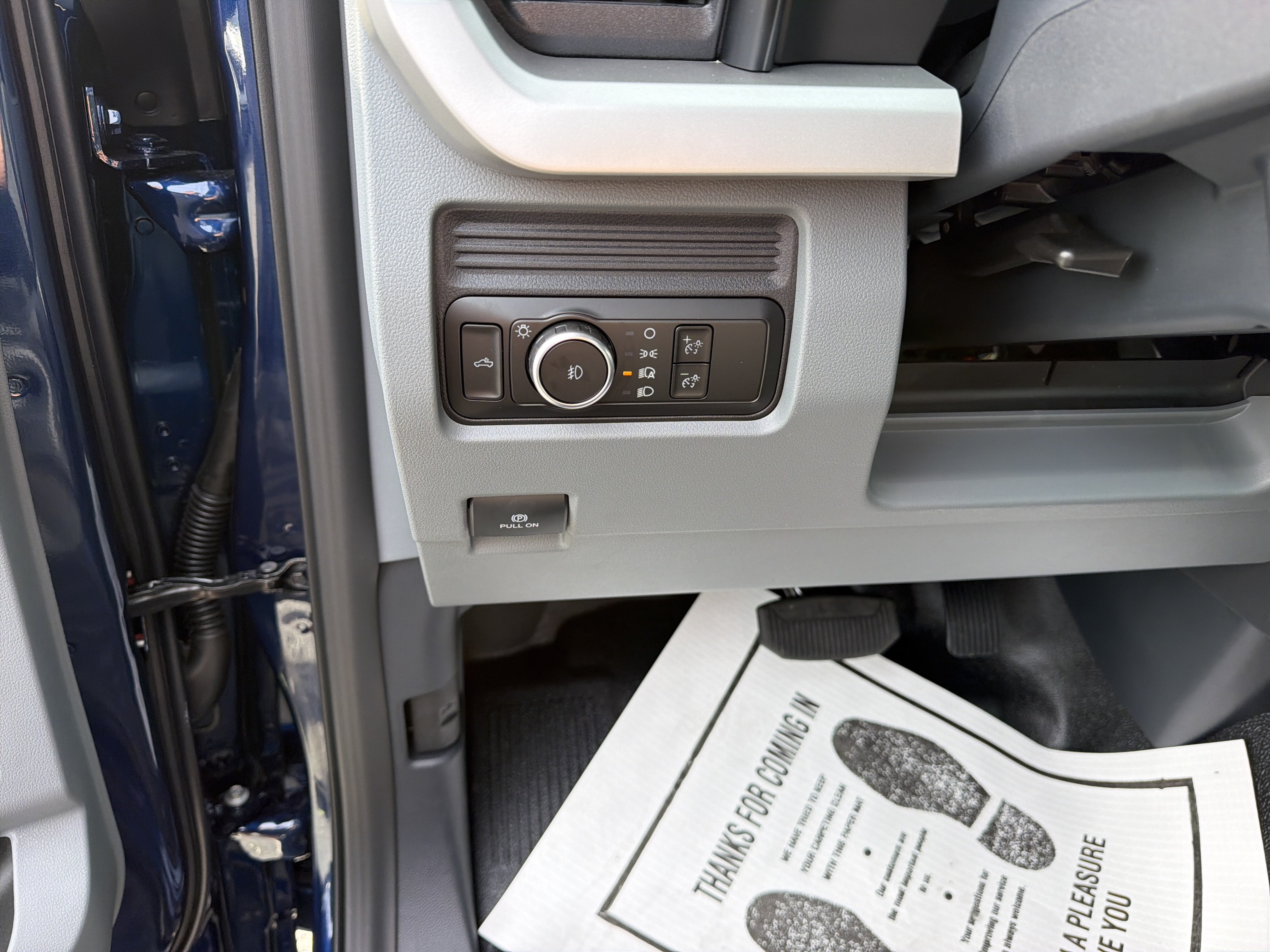 2027 Ford Super Duty F-350 SRW XLT