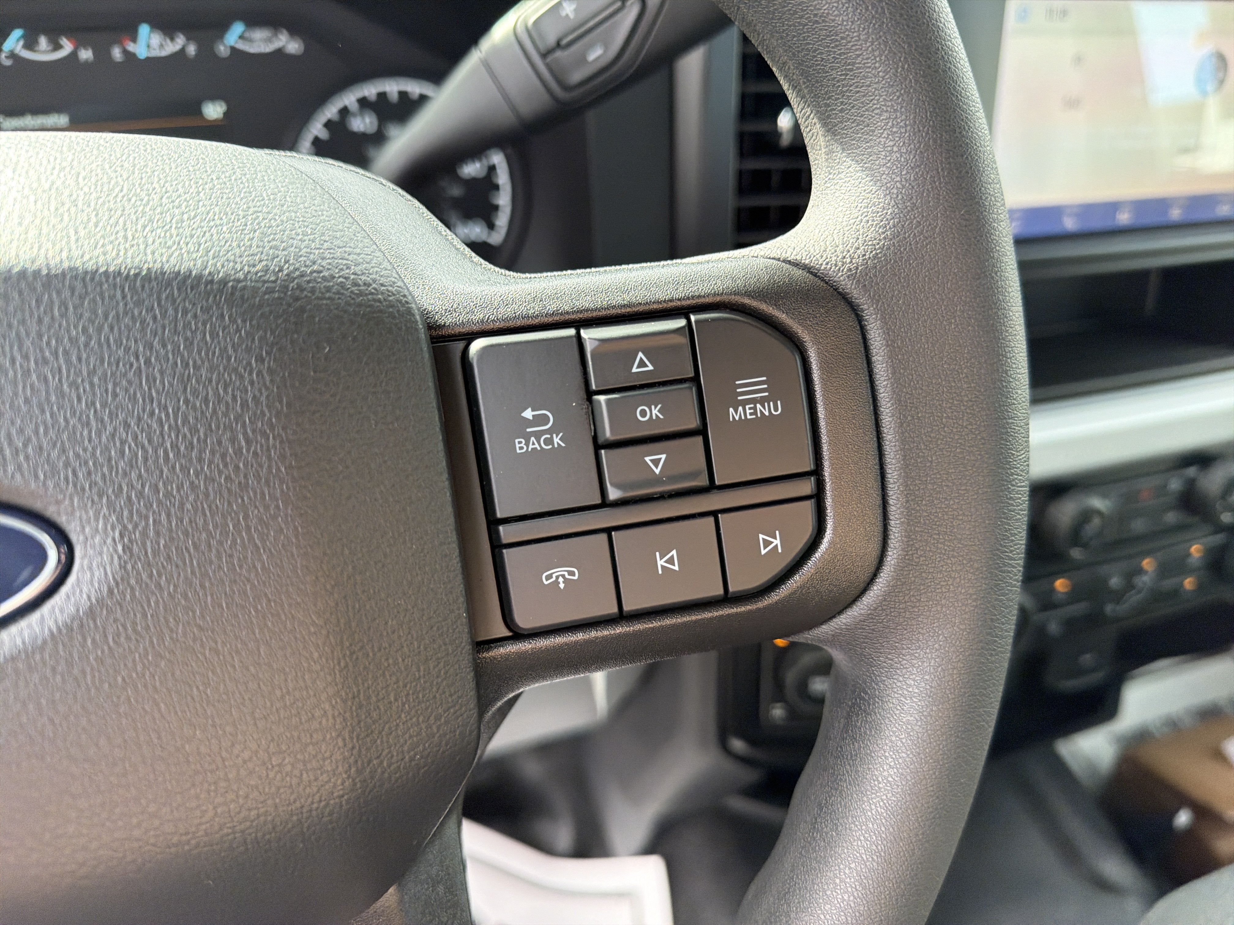 2027 Ford Super Duty F-350 SRW XLT