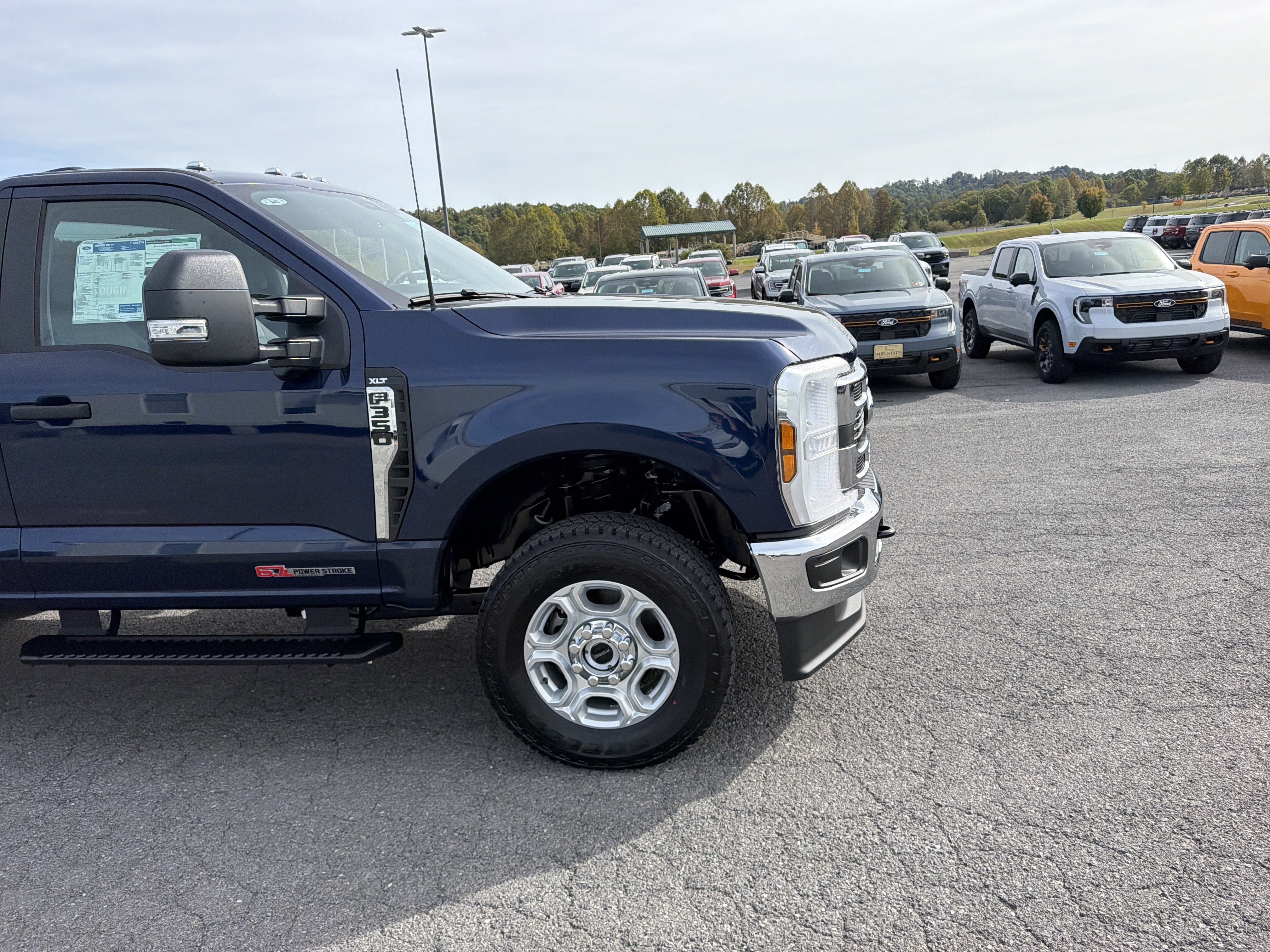 2027 Ford Super Duty F-350 SRW XLT