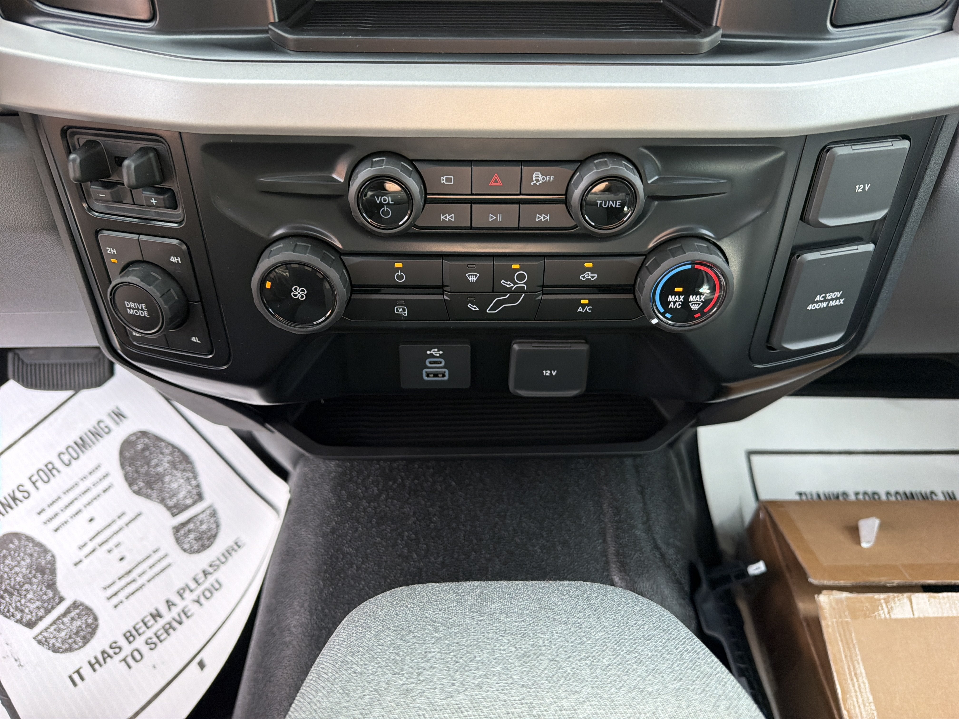 2027 Ford Super Duty F-350 SRW XLT