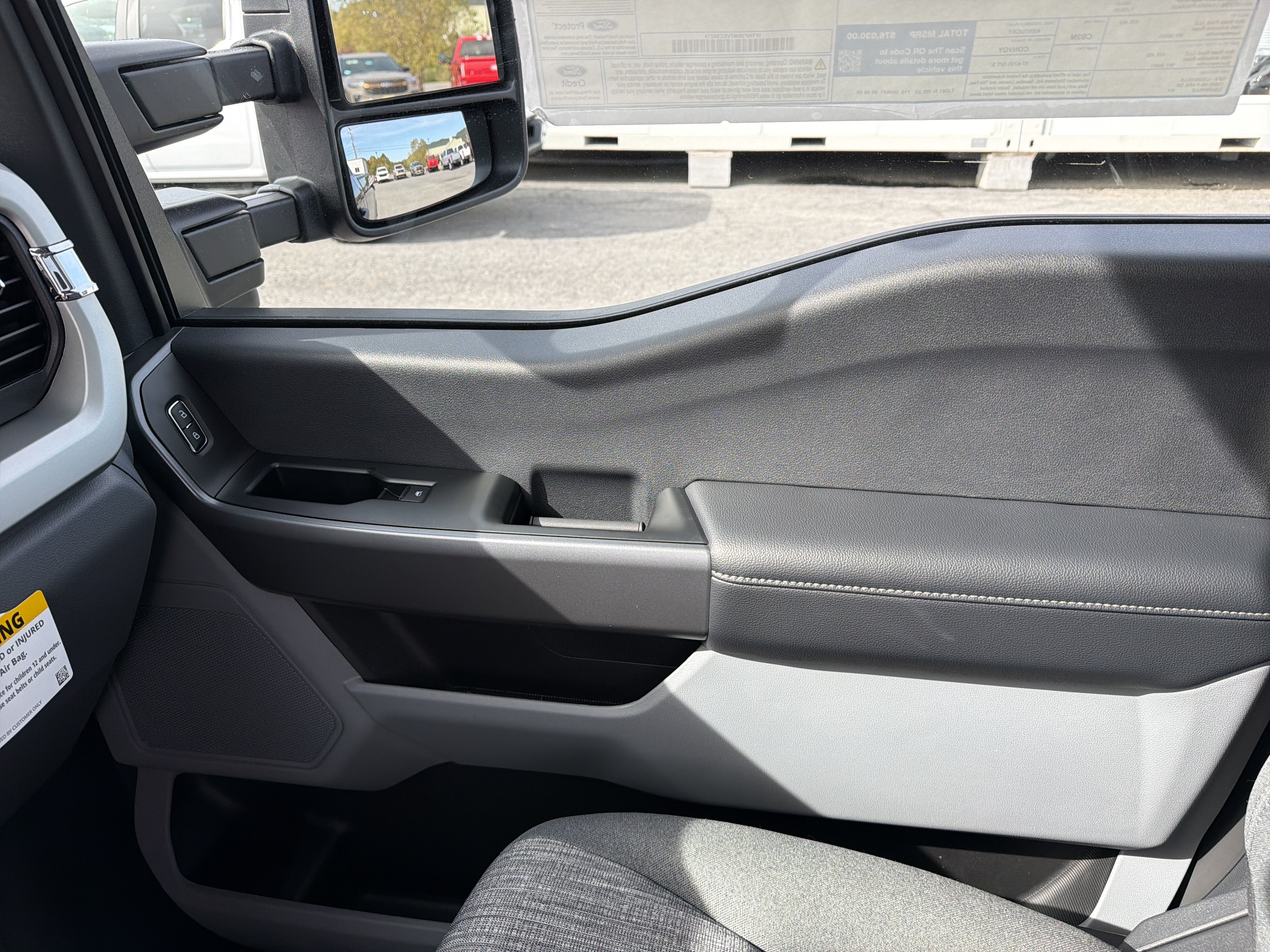 2027 Ford Super Duty F-350 SRW XLT