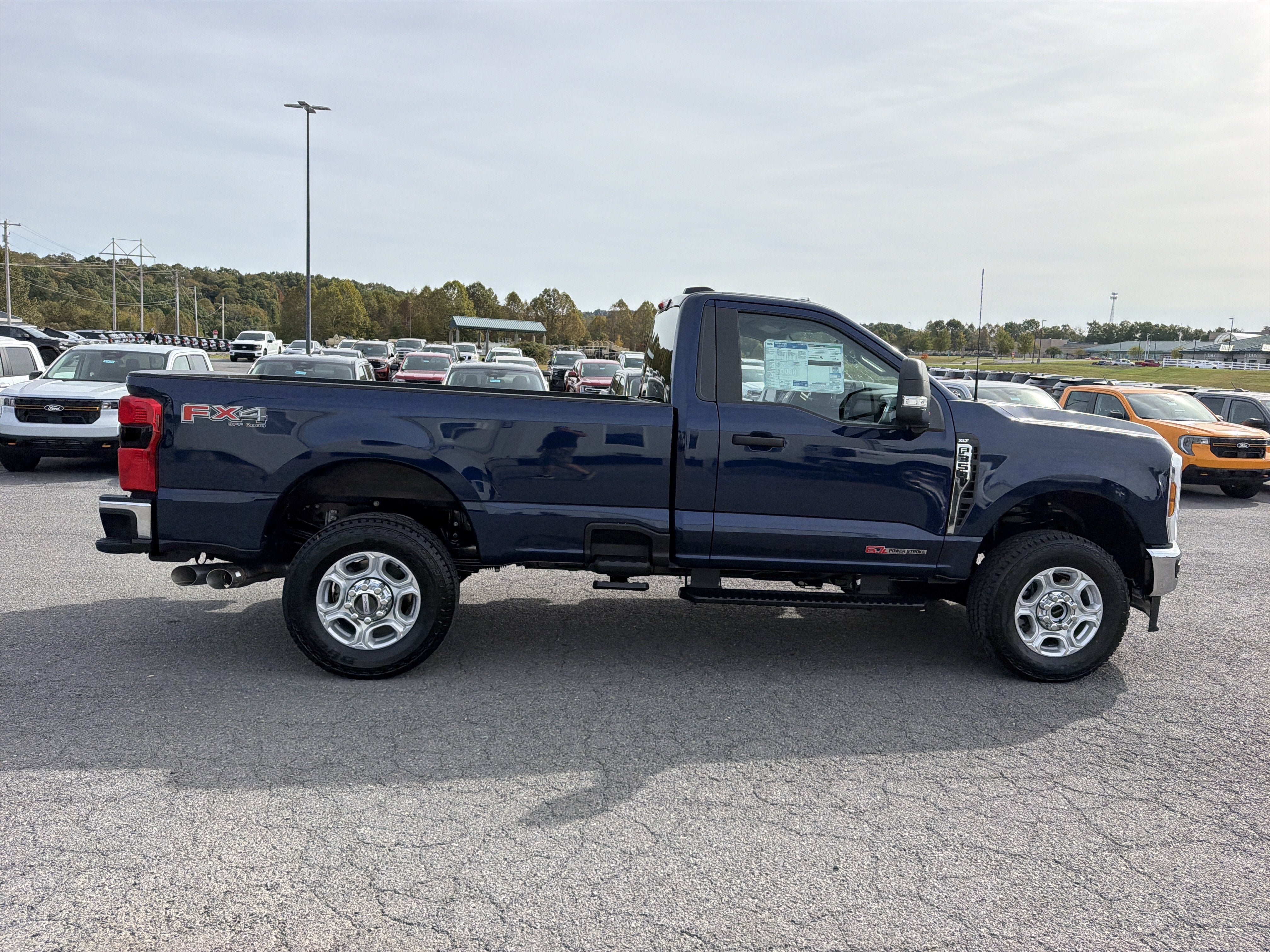 2027 Ford Super Duty F-350 SRW XLT