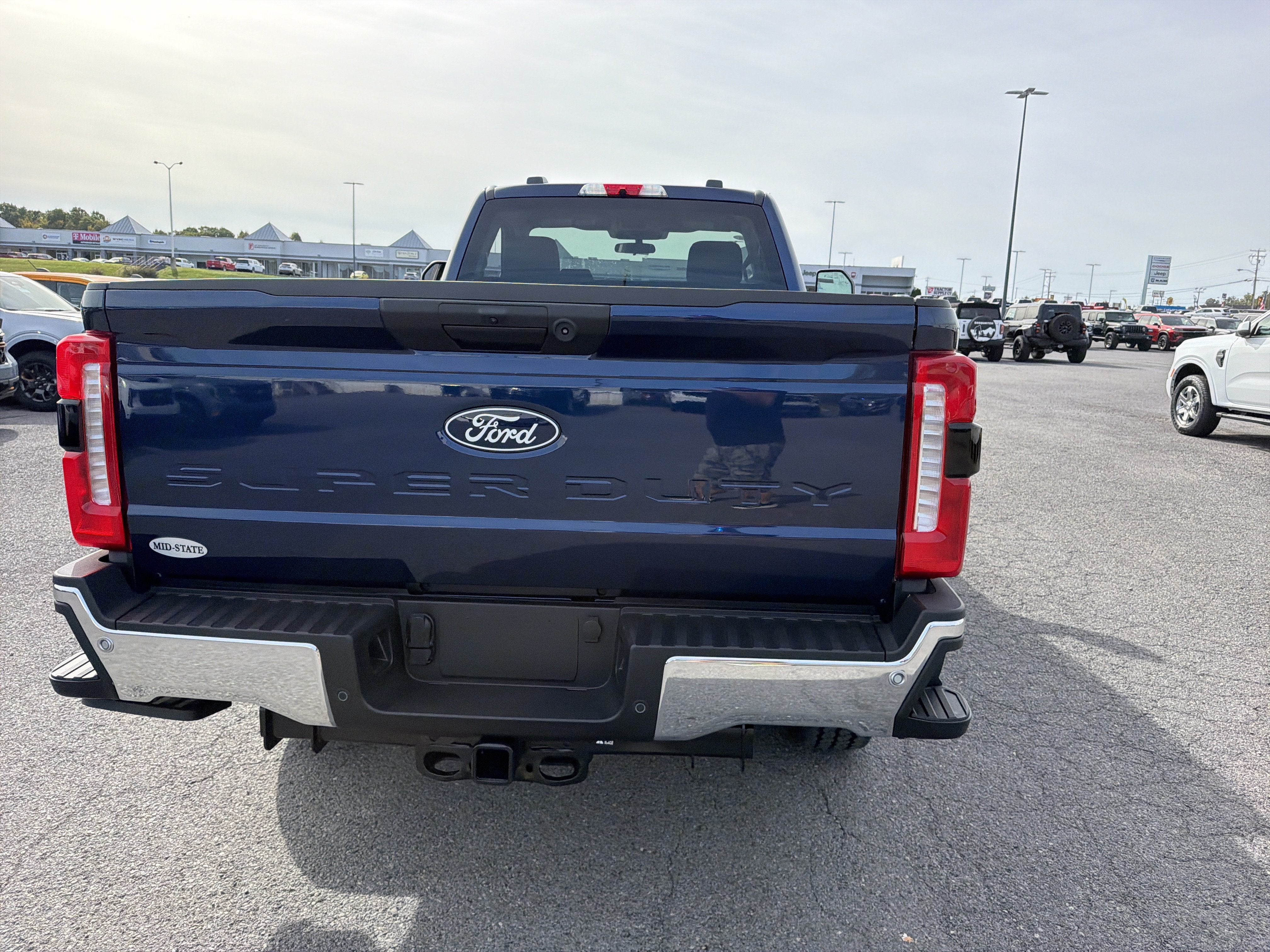 2027 Ford Super Duty F-350 SRW XLT