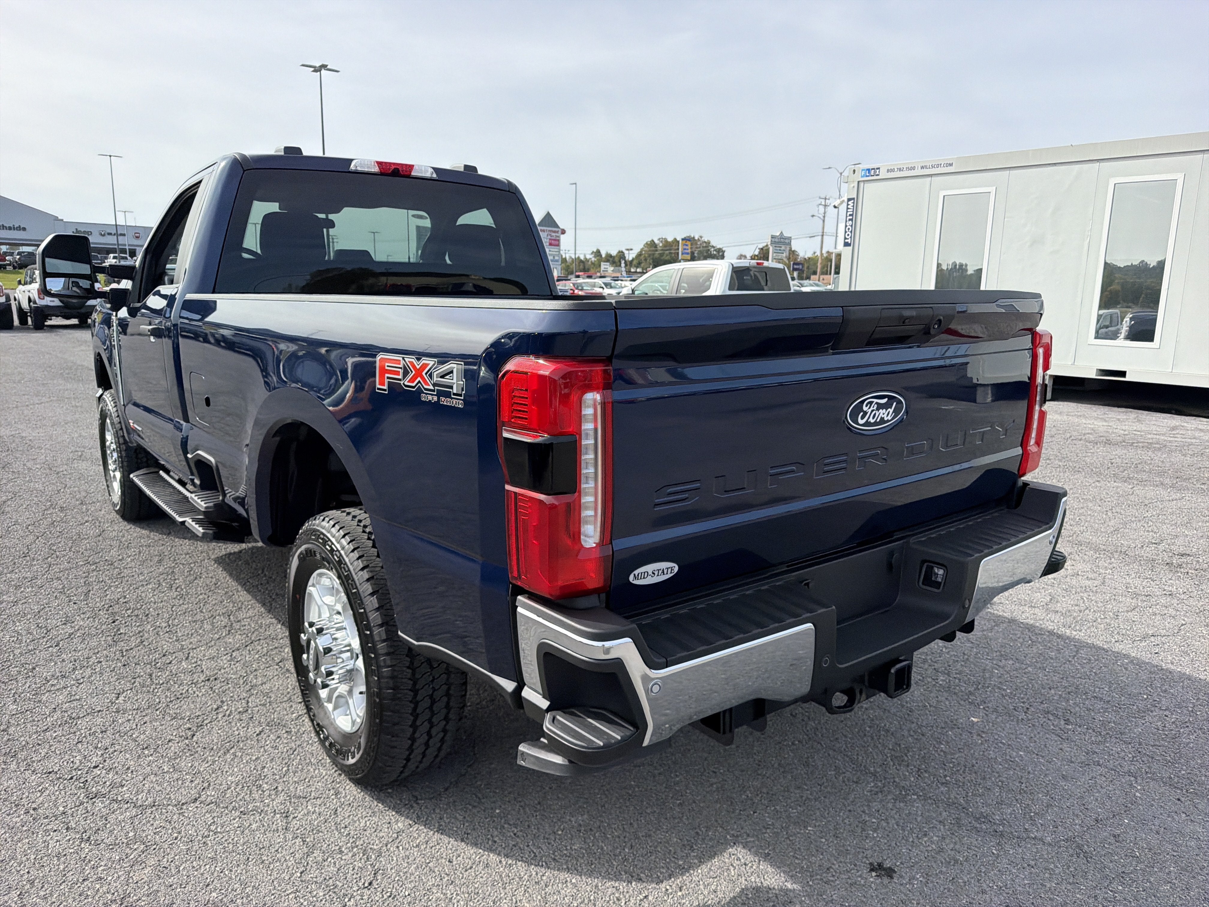 2027 Ford Super Duty F-350 SRW XLT