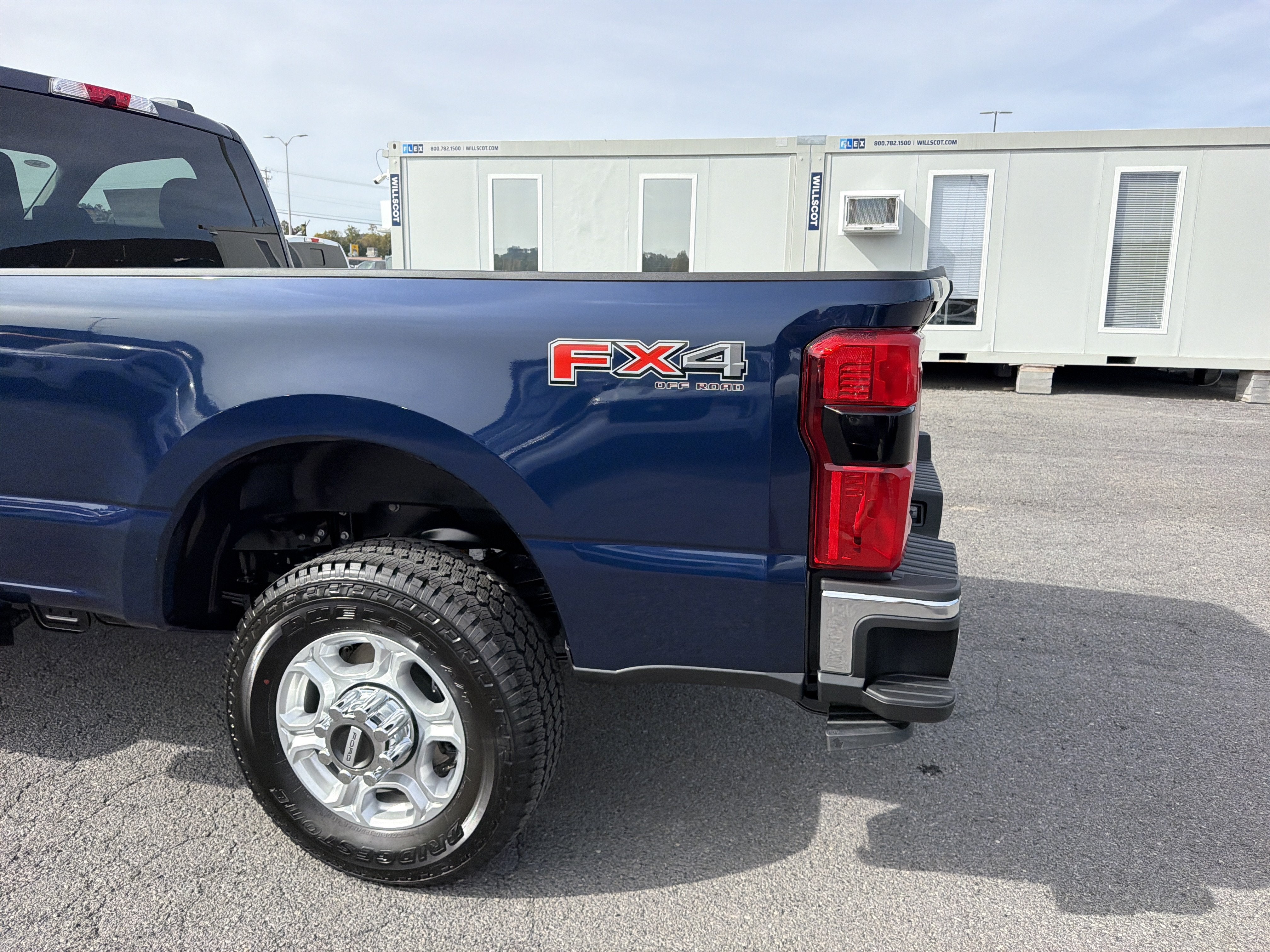 2027 Ford Super Duty F-350 SRW XLT