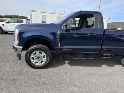 2027 Ford Super Duty F-350 SRW XLT