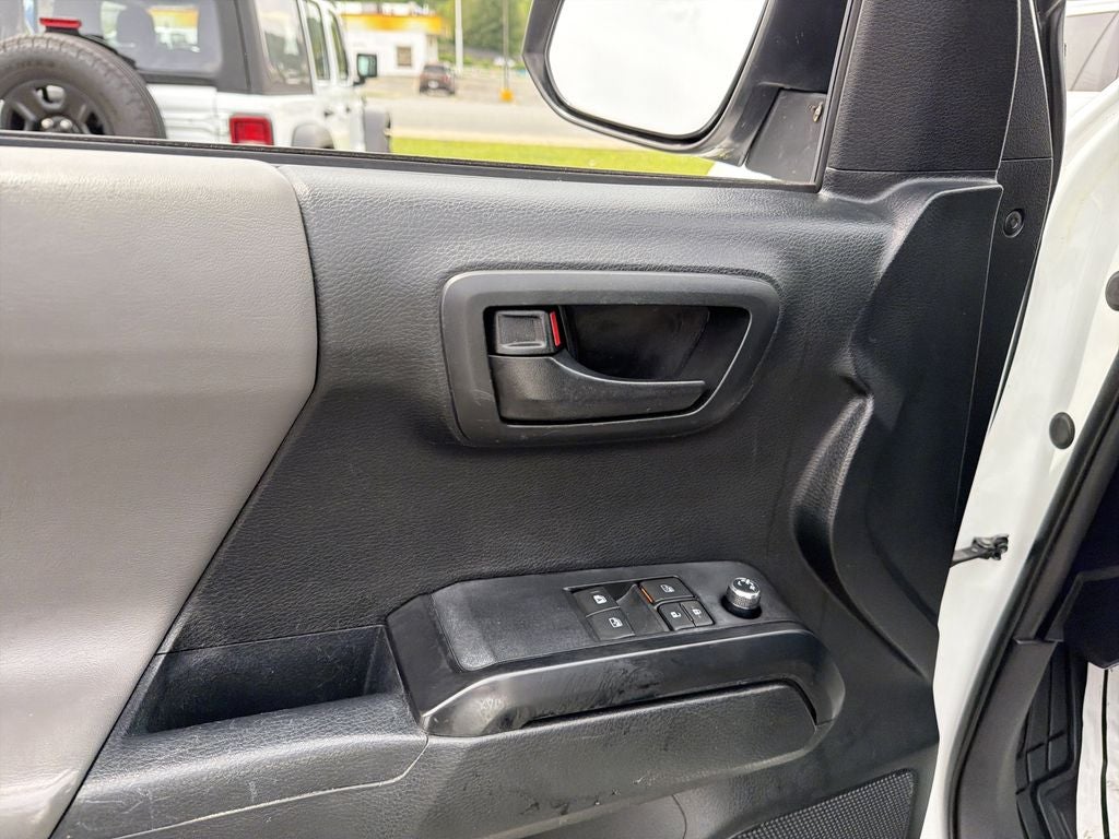2016 Toyota Tacoma SR